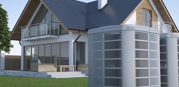 Modernes Haus mit großer Wärmepumpe im Garten