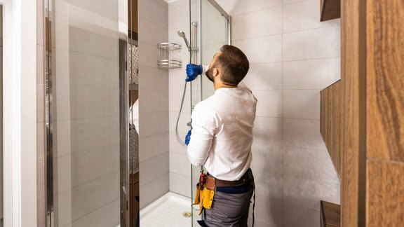 Badrenovierung leicht gemacht: So planen Sie Ihr Traumbad mit moderner Haustechnik